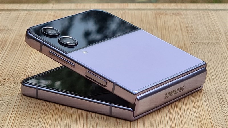 Galaxy Z Flip 7 trang bị màn hình viền siêu mỏng