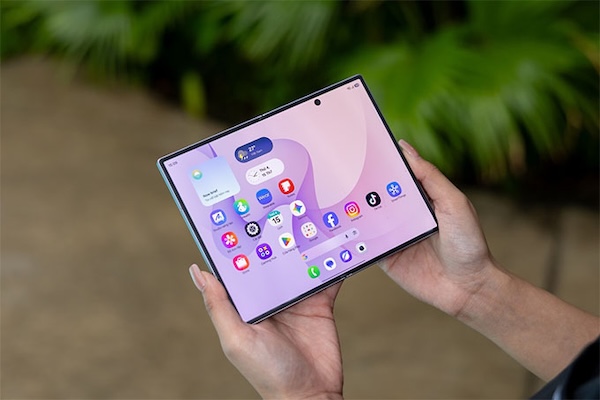 Thiết kế mỏng nhẹ hơn, bền bỉ hơn Galaxy Fold 8