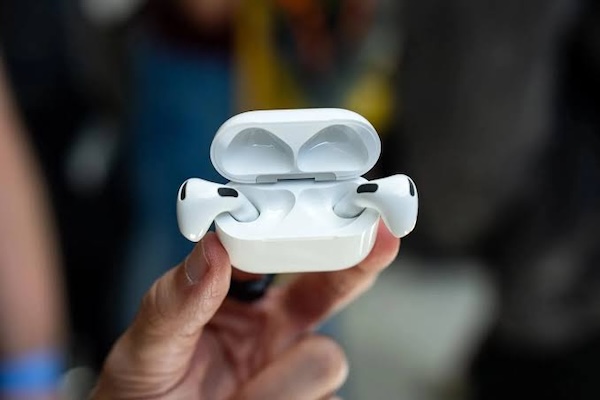 Tai nghe Airpods 5 Siri AI và Dịch Trực Tiếp tiện lợi